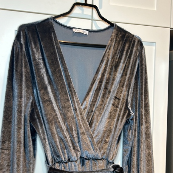 DEX Grey Velvet Wrap Fit & Flare Short Dress Ruffled Hem Women’s Size L - Picture 7 of 16